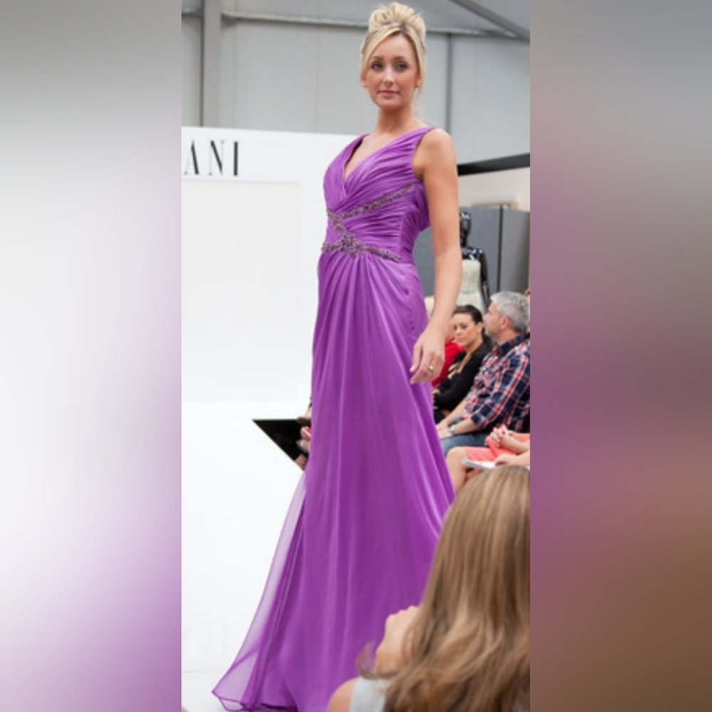 Enzoani Beautiful Floor Length Gown Style E4 in Diff Sizes even Plus